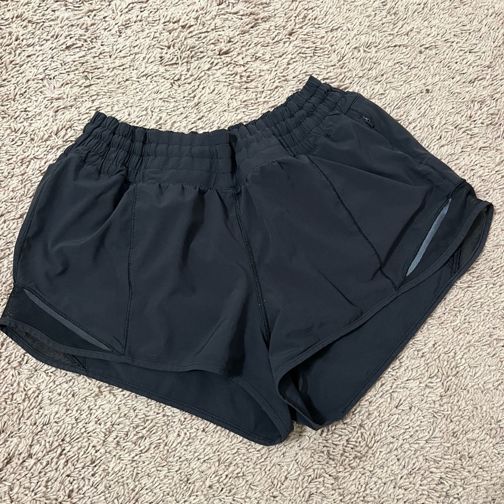 lululemon hotty hot high rise 2.5 inch shorts